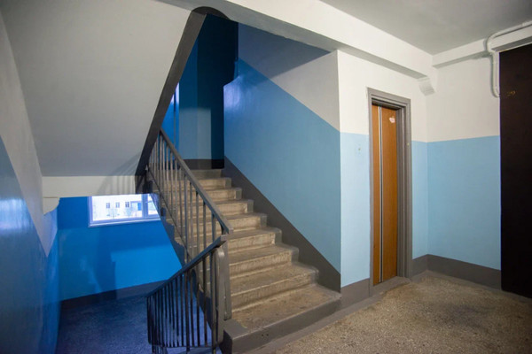 Продам трехкомнатную (3-комн.) квартиру, Связи проезд, 16, Мурманск г