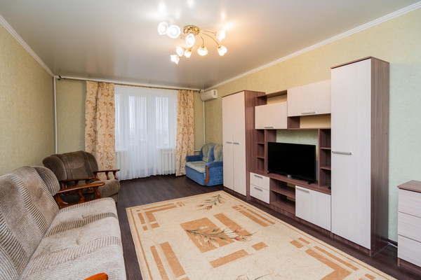 Продам двухкомнатную (2-комн.) квартиру, Революции пр-кт, 9А, Воронеж г