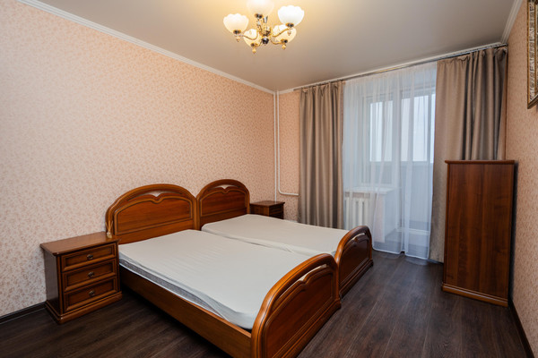 Продам двухкомнатную (2-комн.) квартиру, Революции пр-кт, 9А, Воронеж г