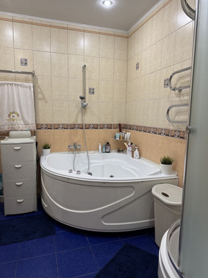 Продам трехкомнатную (3-комн.) квартиру, Имени Адмирала Серебрякова наб, 61А, Новороссийск г