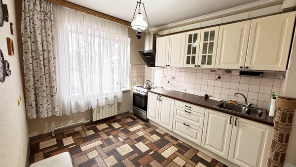 Сдам трехкомнатную (3-комн.) квартиру, Вишневая ул, 3, Крымск г