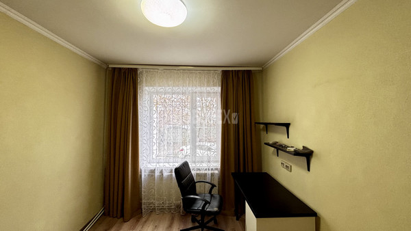 Сдам трехкомнатную (3-комн.) квартиру, Вишневая ул, 3, Крымск г