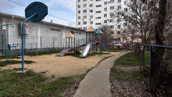 Сдам трехкомнатную (3-комн.) квартиру, Вишневая ул, 3, Крымск г