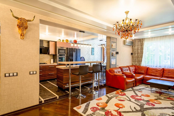 Продам трехкомнатную (3-комн.) квартиру, Курортный (Хостинский р-н) пр-кт, 94, Сочи г