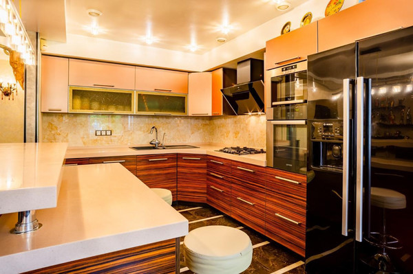 Продам трехкомнатную (3-комн.) квартиру, Курортный (Хостинский р-н) пр-кт, 94, Сочи г