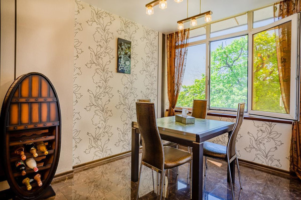 Продам трехкомнатную (3-комн.) квартиру, Курортный (Хостинский р-н) пр-кт, 94, Сочи г