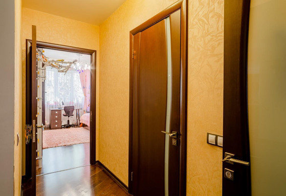 Продам трехкомнатную (3-комн.) квартиру, Курортный (Хостинский р-н) пр-кт, 94, Сочи г