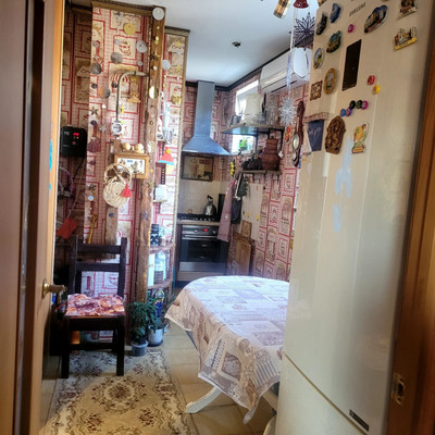 Продам трехкомнатную (3-комн.) квартиру, Курортный (Хостинский р-н) пр-кт, 94, Сочи г