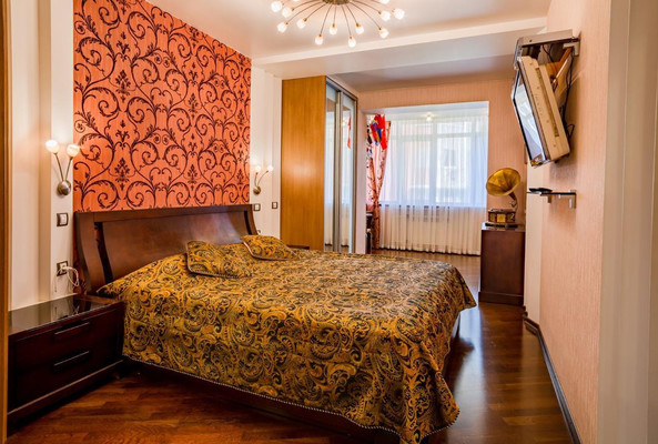 Продам трехкомнатную (3-комн.) квартиру, Курортный (Хостинский р-н) пр-кт, 94, Сочи г