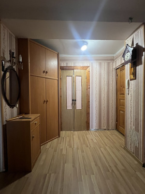 Продам трехкомнатную (3-комн.) квартиру, им. Матэ Залки ул, 21, Симферополь г