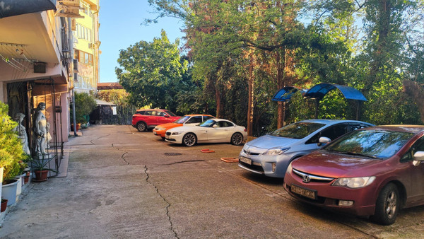 Продам трехкомнатную (3-комн.) квартиру, Звездная (Хостинский р-н) ул, 1, Сочи г