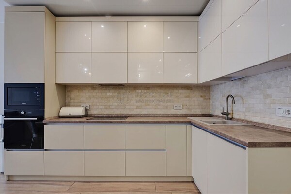 Продам трехкомнатную (3-комн.) квартиру, Юности ул, 13к1, Люберцы г