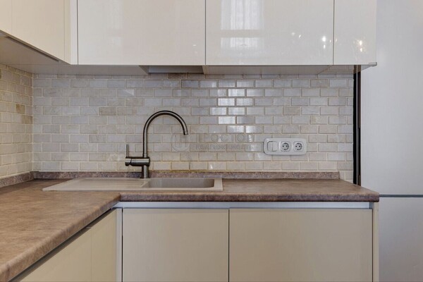 Продам трехкомнатную (3-комн.) квартиру, Юности ул, 13к1, Люберцы г