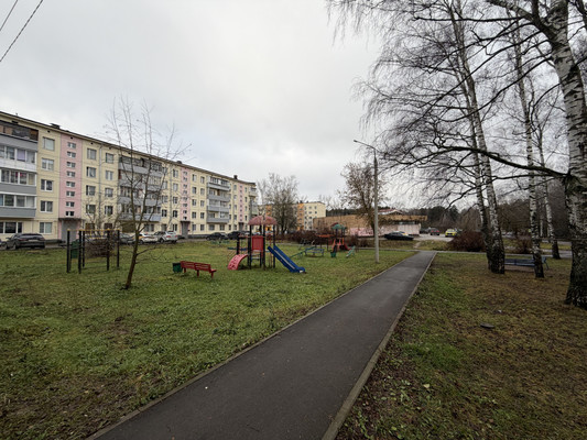 Продам двухкомнатную (2-комн.) квартиру, 8, Зелёный Городок п