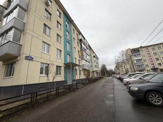 Продам двухкомнатную (2-комн.) квартиру, 8, Зелёный Городок п