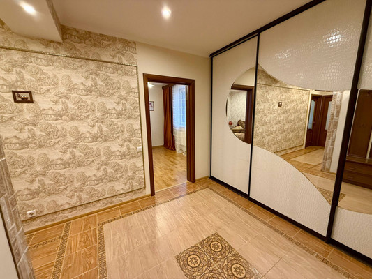 Продам двухкомнатную (2-комн.) квартиру, Ленина пр-кт, 3, Тосно г