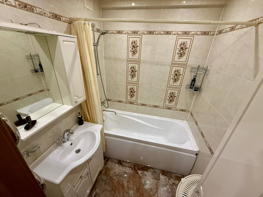 Продам двухкомнатную (2-комн.) квартиру, Ленина пр-кт, 3, Тосно г