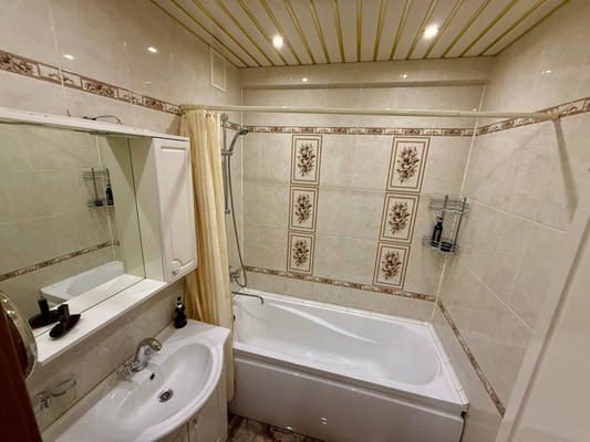 Продам двухкомнатную (2-комн.) квартиру, Ленина пр-кт, 3, Тосно г