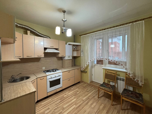 Продам двухкомнатную (2-комн.) квартиру, Лесопарковая ул, 18, Рязань г