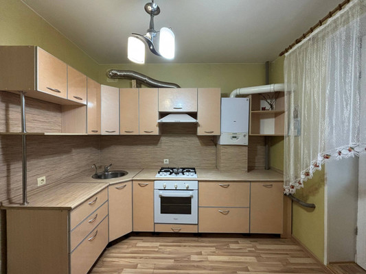 Продам двухкомнатную (2-комн.) квартиру, Лесопарковая ул, 18, Рязань г