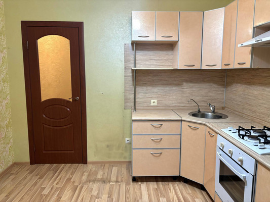 Продам двухкомнатную (2-комн.) квартиру, Лесопарковая ул, 18, Рязань г