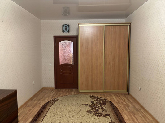 Продам двухкомнатную (2-комн.) квартиру, Лесопарковая ул, 18, Рязань г