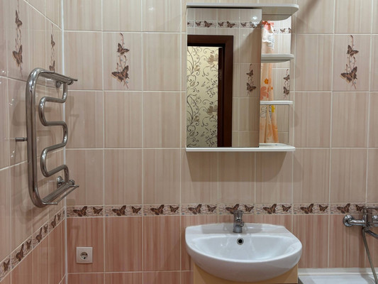 Продам двухкомнатную (2-комн.) квартиру, Лесопарковая ул, 18, Рязань г