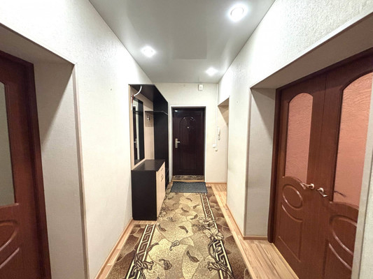 Продам двухкомнатную (2-комн.) квартиру, Лесопарковая ул, 18, Рязань г