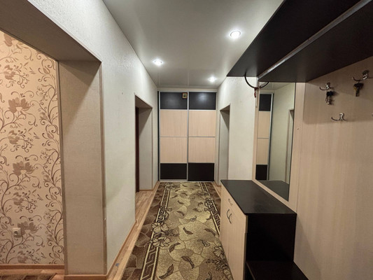 Продам двухкомнатную (2-комн.) квартиру, Лесопарковая ул, 18, Рязань г