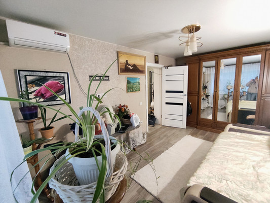 Продам однокомнатную (1-комн.) квартиру, им. 30-й Иркутской Дивизии ул, 6, Краснодар г