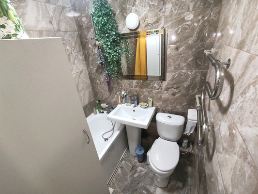 Продам однокомнатную (1-комн.) квартиру, им. 30-й Иркутской Дивизии ул, 6, Краснодар г