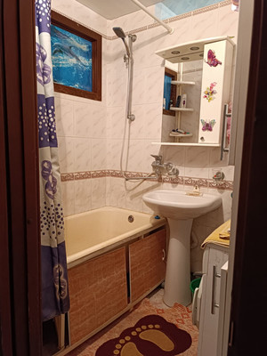 Продам трехкомнатную (3-комн.) квартиру, Шоссейная (Хостинский р-н) ул, 5кв, Сочи г