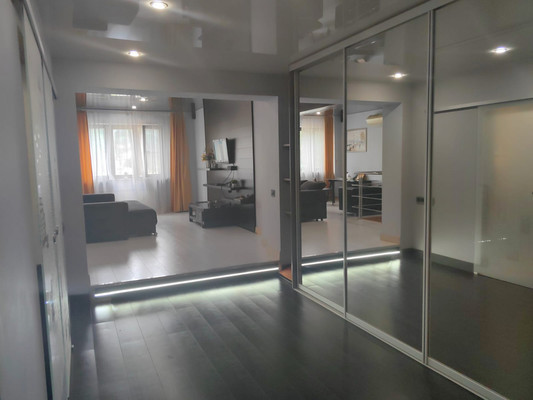 Продам трехкомнатную (3-комн.) квартиру, Цветной бульвар (Центральный р-н) ул, 8, Сочи г