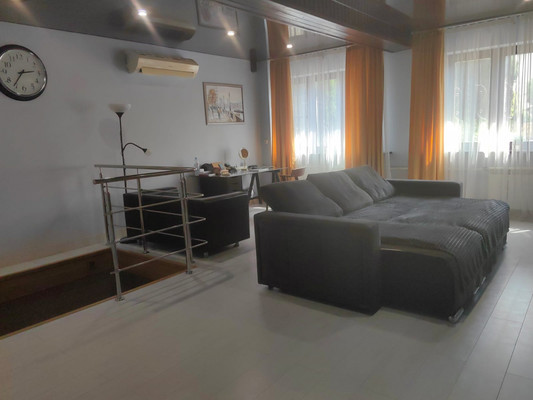 Продам трехкомнатную (3-комн.) квартиру, Цветной бульвар (Центральный р-н) ул, 8, Сочи г