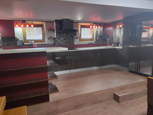 Продам трехкомнатную (3-комн.) квартиру, Цветной бульвар (Центральный р-н) ул, 8, Сочи г