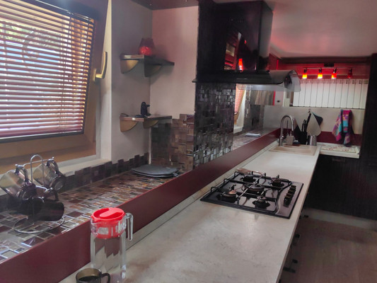 Продам трехкомнатную (3-комн.) квартиру, Цветной бульвар (Центральный р-н) ул, 8, Сочи г