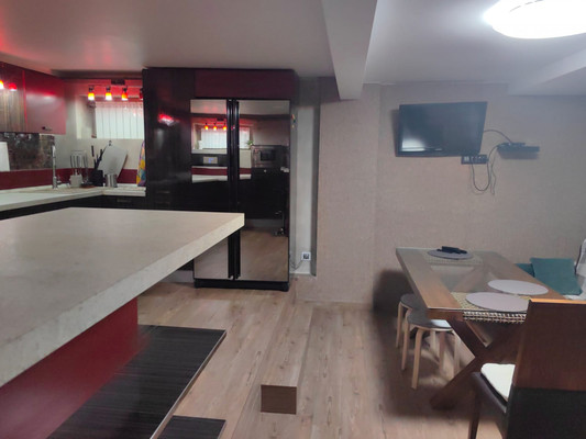 Продам трехкомнатную (3-комн.) квартиру, Цветной бульвар (Центральный р-н) ул, 8, Сочи г