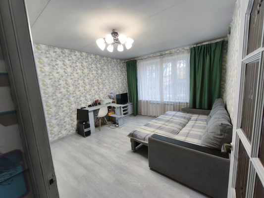 Продам однокомнатную (1-комн.) квартиру, Кленовый б-р, 23к2, Москва г