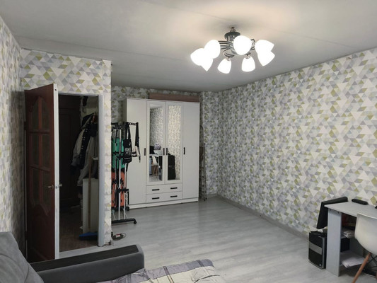 Продам однокомнатную (1-комн.) квартиру, Кленовый б-р, 23к2, Москва г