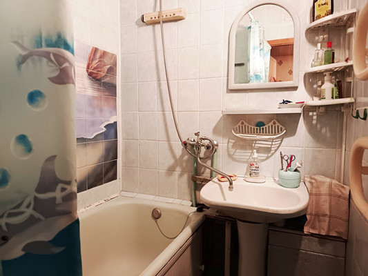 Продам двухкомнатную (2-комн.) квартиру, Володарского ул, 15, Гатчина г