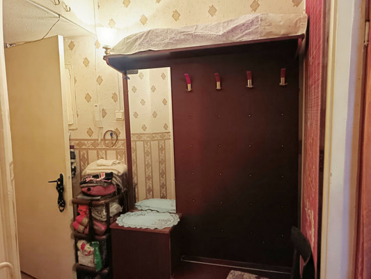 Продам двухкомнатную (2-комн.) квартиру, Володарского ул, 15, Гатчина г