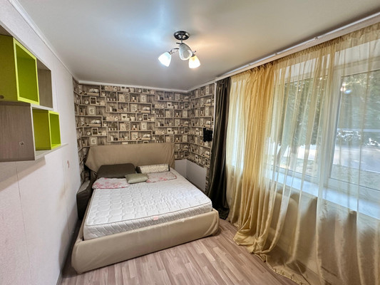 Продам двухкомнатную (2-комн.) квартиру, Меньшикова ул, 62, Тихорецк г