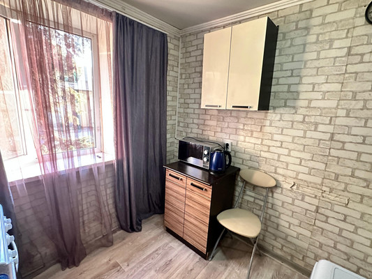 Продам двухкомнатную (2-комн.) квартиру, Меньшикова ул, 62, Тихорецк г