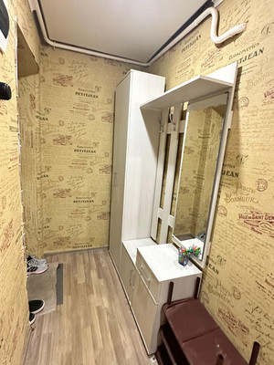 Продам двухкомнатную (2-комн.) квартиру, Меньшикова ул, 62, Тихорецк г