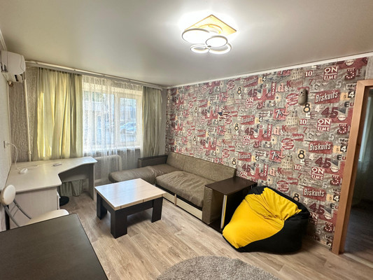 Продам двухкомнатную (2-комн.) квартиру, Меньшикова ул, 62, Тихорецк г