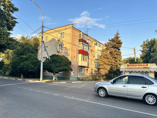 Продам двухкомнатную (2-комн.) квартиру, Меньшикова ул, 62, Тихорецк г