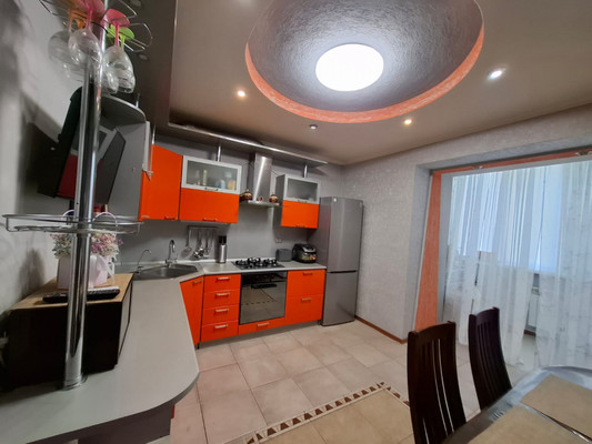 Продам трехкомнатную (3-комн.) квартиру, Подвойского ул, 125, Тихорецк г