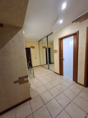 Продам трехкомнатную (3-комн.) квартиру, Подвойского ул, 125, Тихорецк г