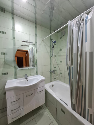 Продам трехкомнатную (3-комн.) квартиру, Подвойского ул, 125, Тихорецк г