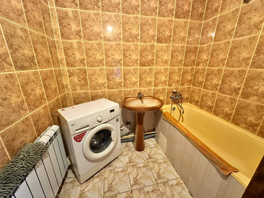 Продам двухкомнатную (2-комн.) квартиру, Мира ул, 2, Тихорецк г